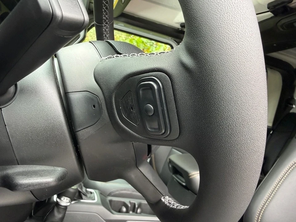 2025 Jeep JT Gladiator - Image 15 of 21