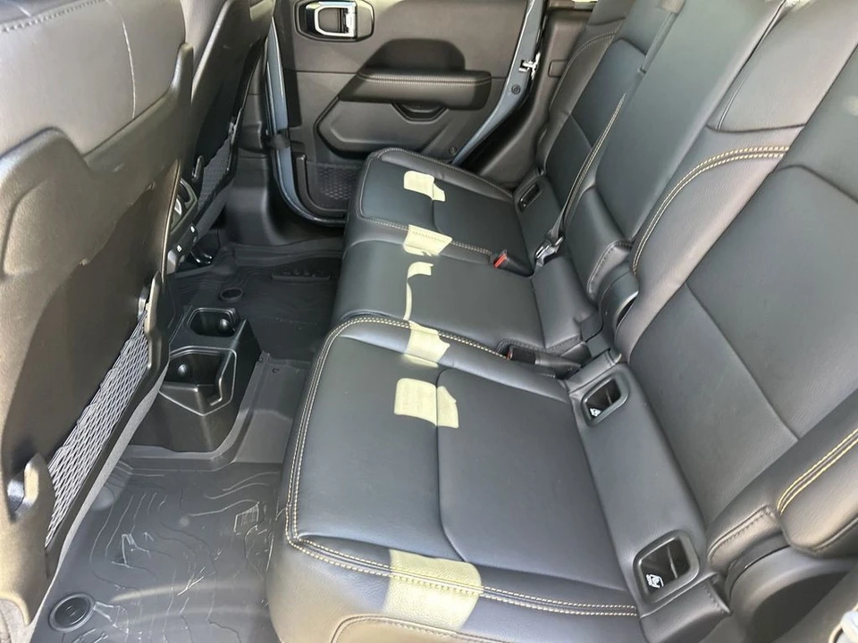 2025 Jeep JT Gladiator - Image 15 of 27