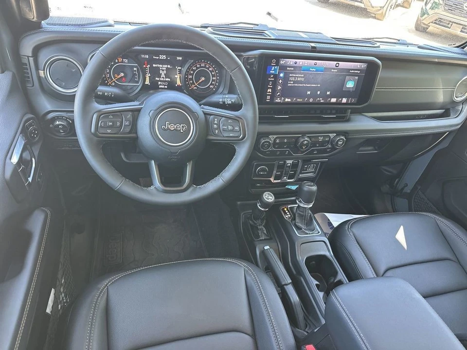2025 Jeep JT Gladiator - Image 17 of 27