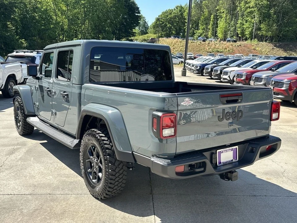 2025 Jeep JT Gladiator - Image 5 of 27