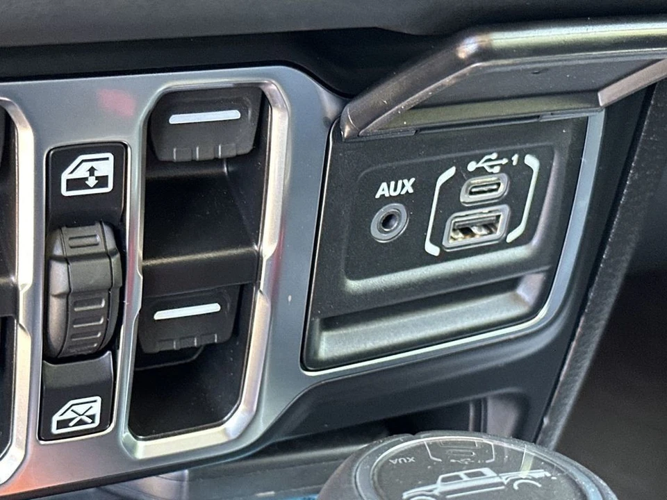 2025 Jeep JT Gladiator - Image 23 of 27