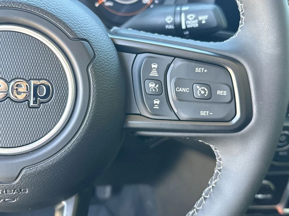 2025 Jeep JT Gladiator - Image 20 of 27