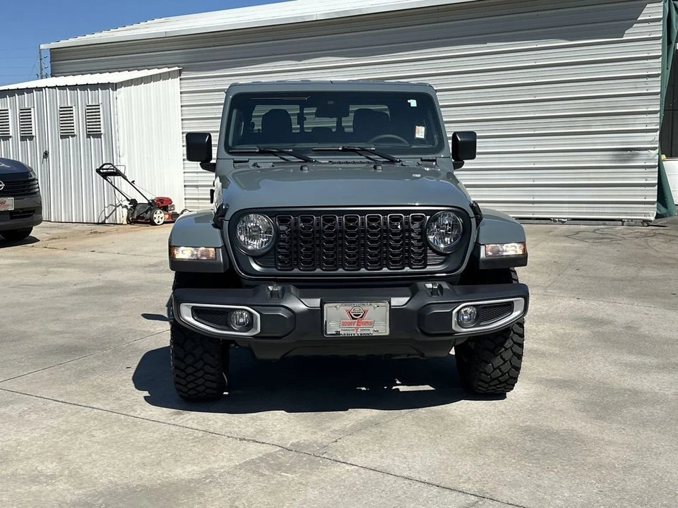 2025 Jeep JT Gladiator - Image 2 of 27
