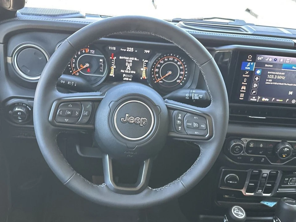 2025 Jeep JT Gladiator - Image 18 of 27