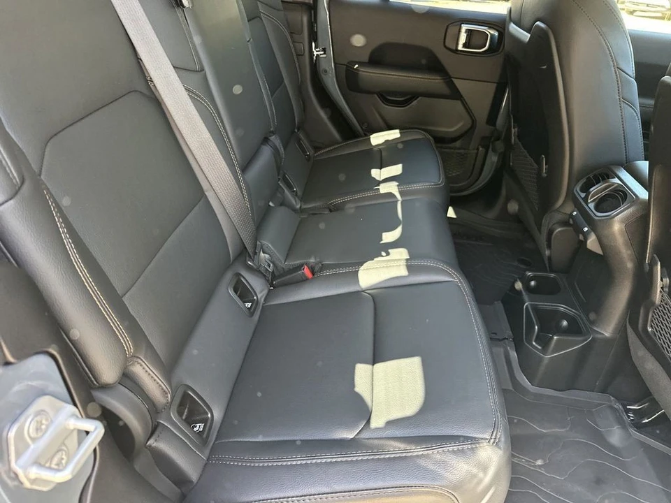 2025 Jeep JT Gladiator - Image 14 of 27