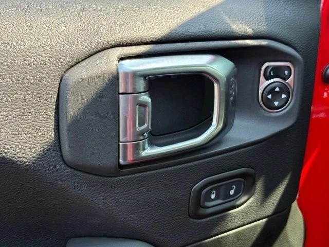 2025 Jeep JT Gladiator - Image 12 of 12