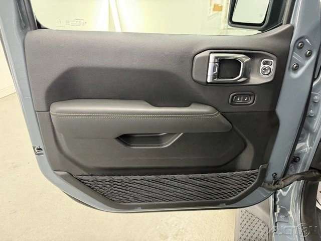 2025 Jeep JT Gladiator - Image 11 of 12