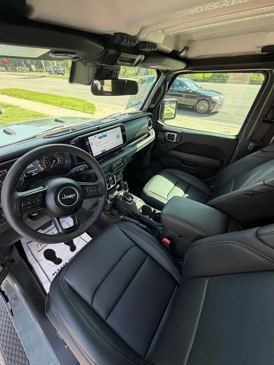 2025 Jeep JT Gladiator - Image 8 of 9