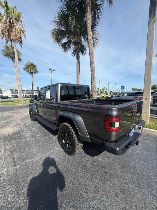 2025 Jeep JT Gladiator - Image 14 of 18