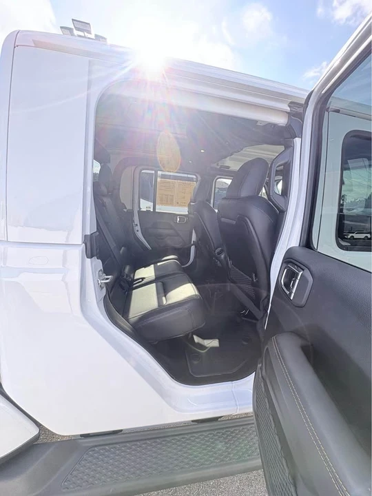 2025 Jeep JT Gladiator - Image 5 of 5