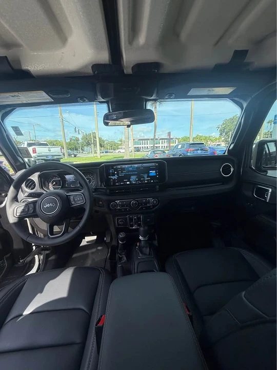 2025 Jeep JT Gladiator - Image 9 of 18