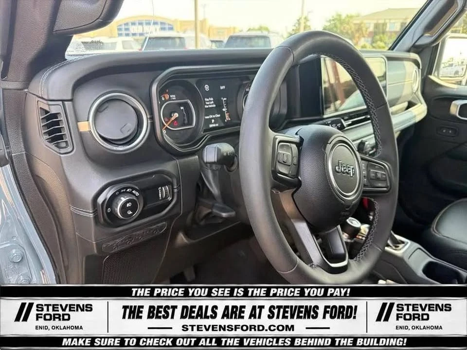 2025 Jeep JT Gladiator - Image 10 of 15
