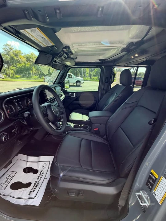 2025 Jeep JT Gladiator - Image 7 of 9