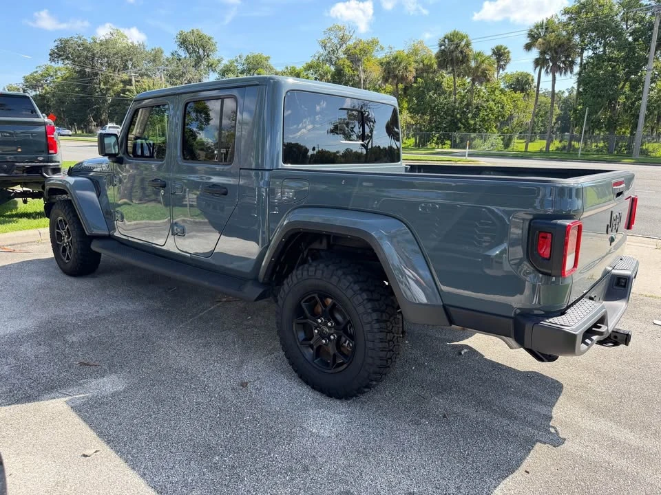 2025 Jeep JT Gladiator - Image 4 of 9