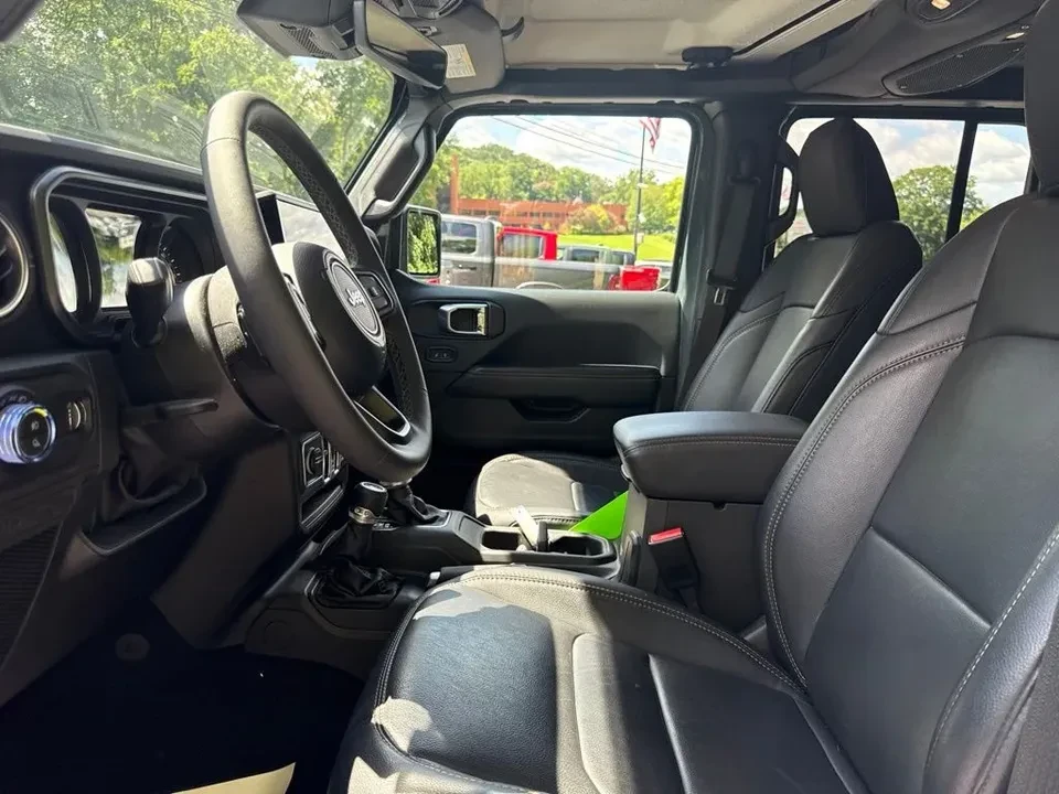 2025 Jeep JT Gladiator - Image 9 of 12