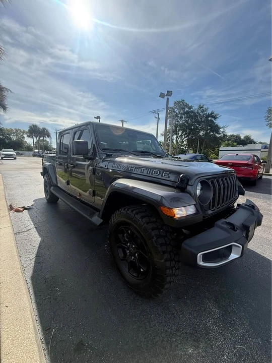 2025 Jeep JT Gladiator - Image 13 of 18