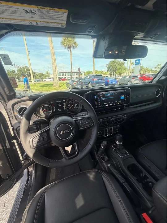 2025 Jeep JT Gladiator - Image 5 of 18