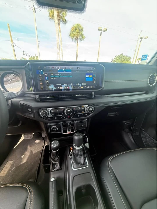 2025 Jeep JT Gladiator - Image 8 of 18