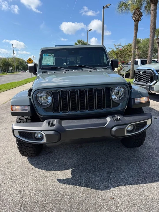 2025 Jeep JT Gladiator - Image 2 of 9