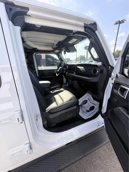 2025 Jeep JT Gladiator - Image 4 of 5