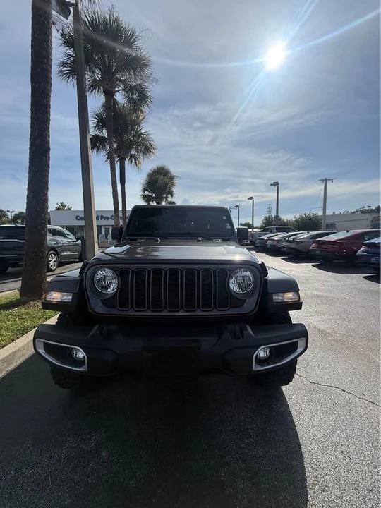 2025 Jeep JT Gladiator - Image 12 of 18