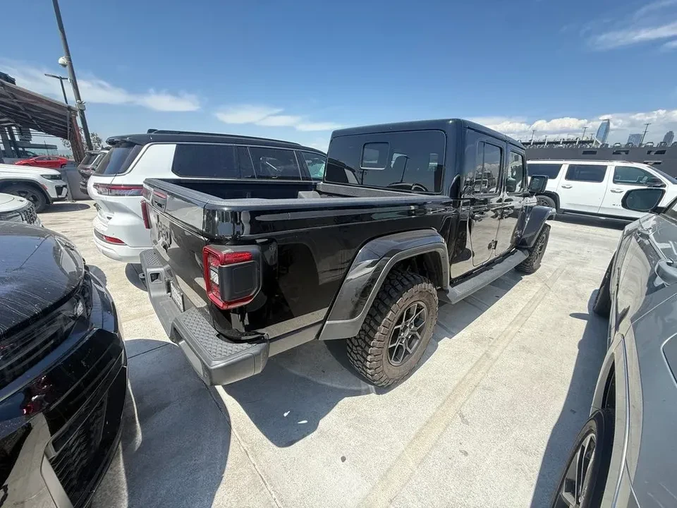 2025 Jeep JT Gladiator - Image 4 of 5