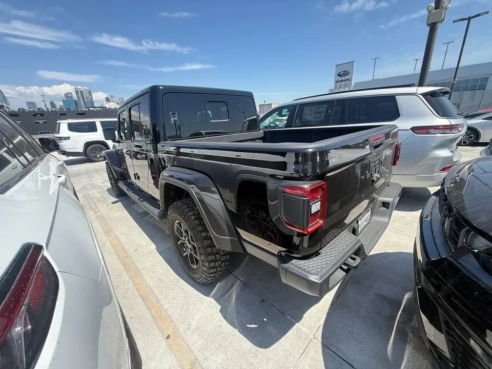 2025 Jeep JT Gladiator - Image 2 of 5