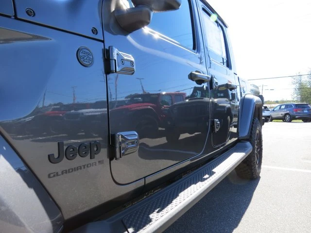 2025 Jeep JT Gladiator - Image 14 of 20