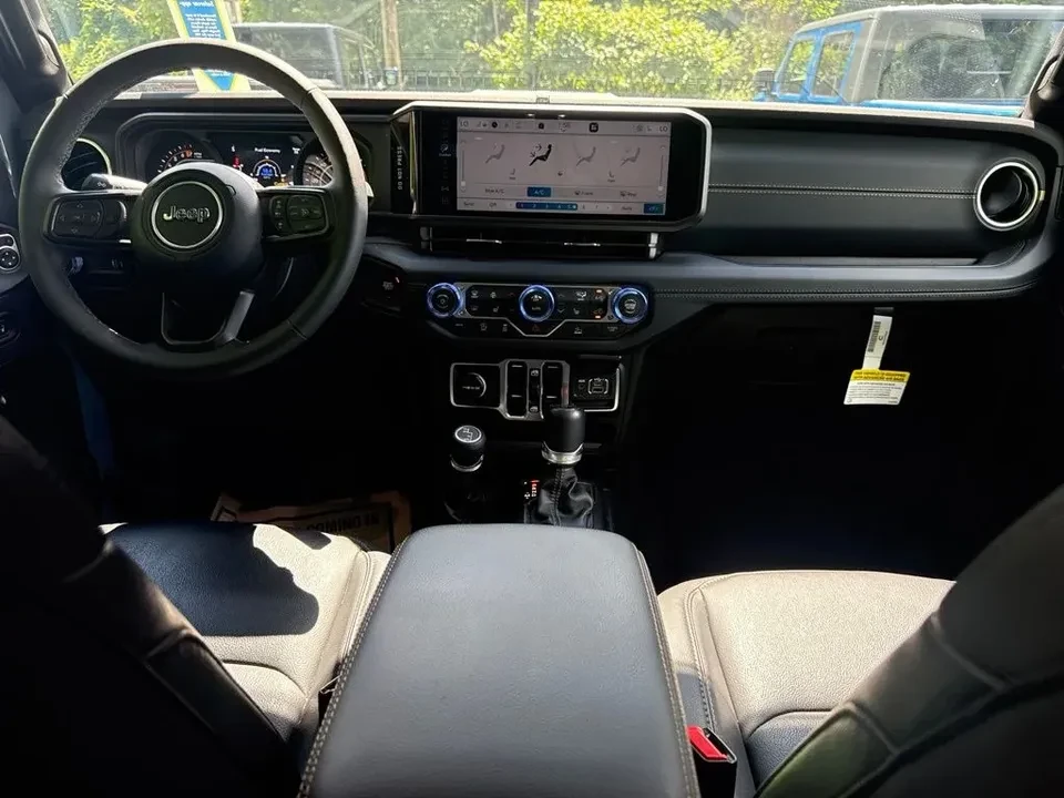 2025 Jeep JT Gladiator - Image 10 of 12