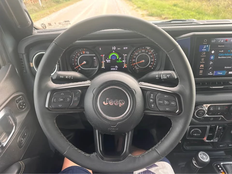2025 Jeep JT Gladiator - Image 10 of 15