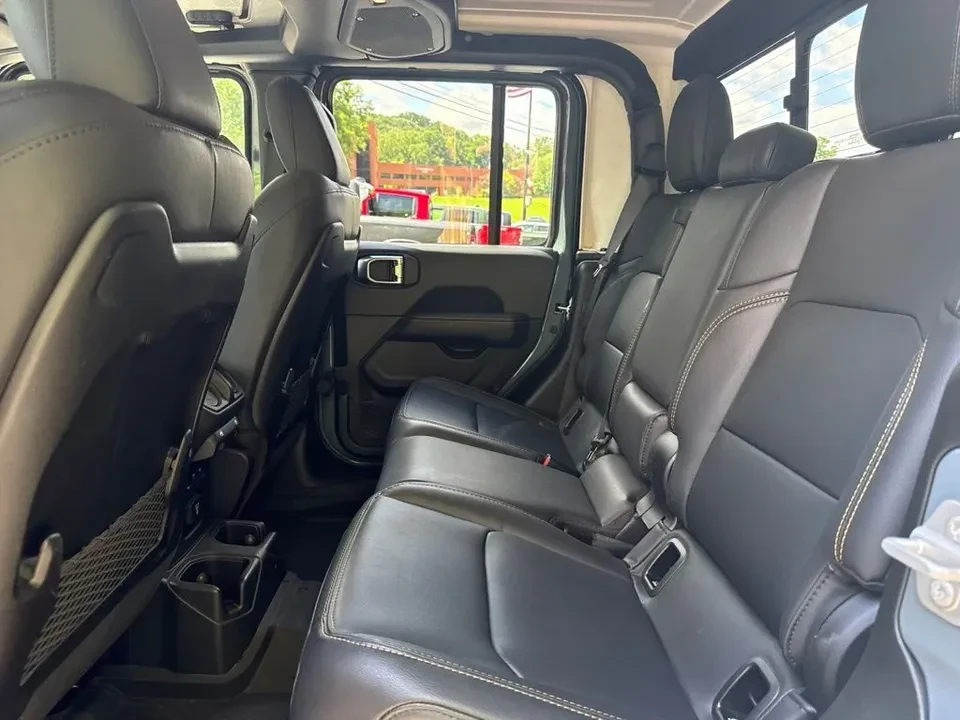 2025 Jeep JT Gladiator - Image 11 of 12