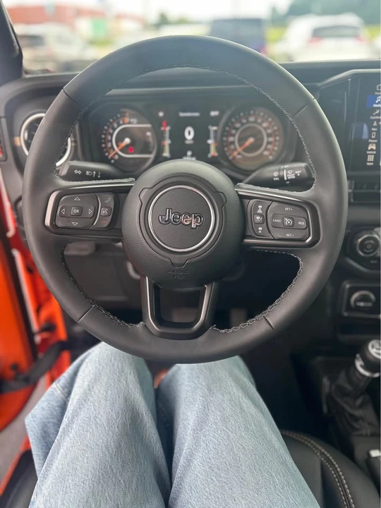2025 Jeep JT Gladiator - Image 9 of 11