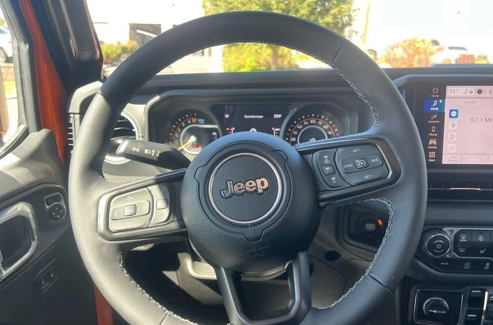 2025 Jeep JT Gladiator - Image 11 of 16