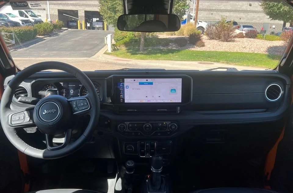 2025 Jeep JT Gladiator - Image 10 of 16