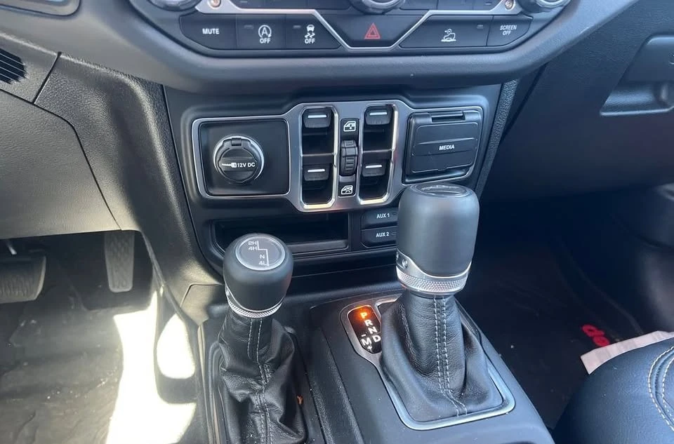 2025 Jeep JT Gladiator - Image 14 of 16