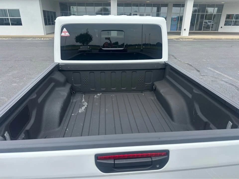 2025 Jeep JT Gladiator - Image 8 of 12