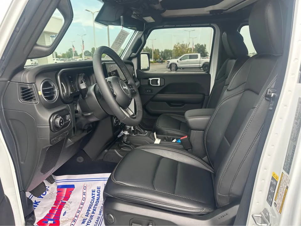 2025 Jeep JT Gladiator - Image 9 of 12