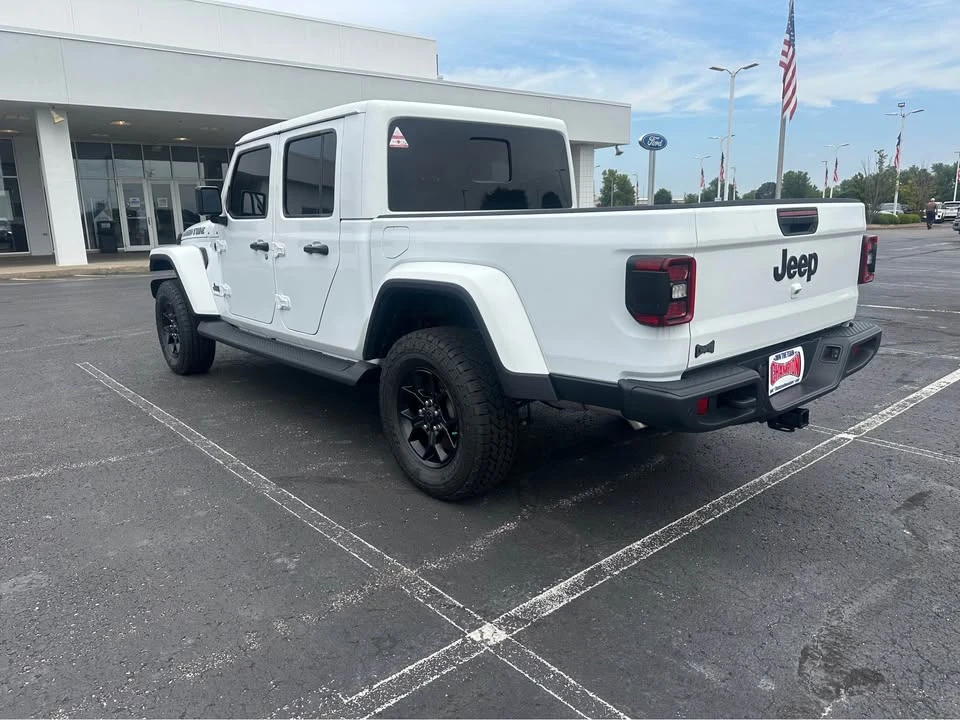 2025 Jeep JT Gladiator - Image 7 of 12
