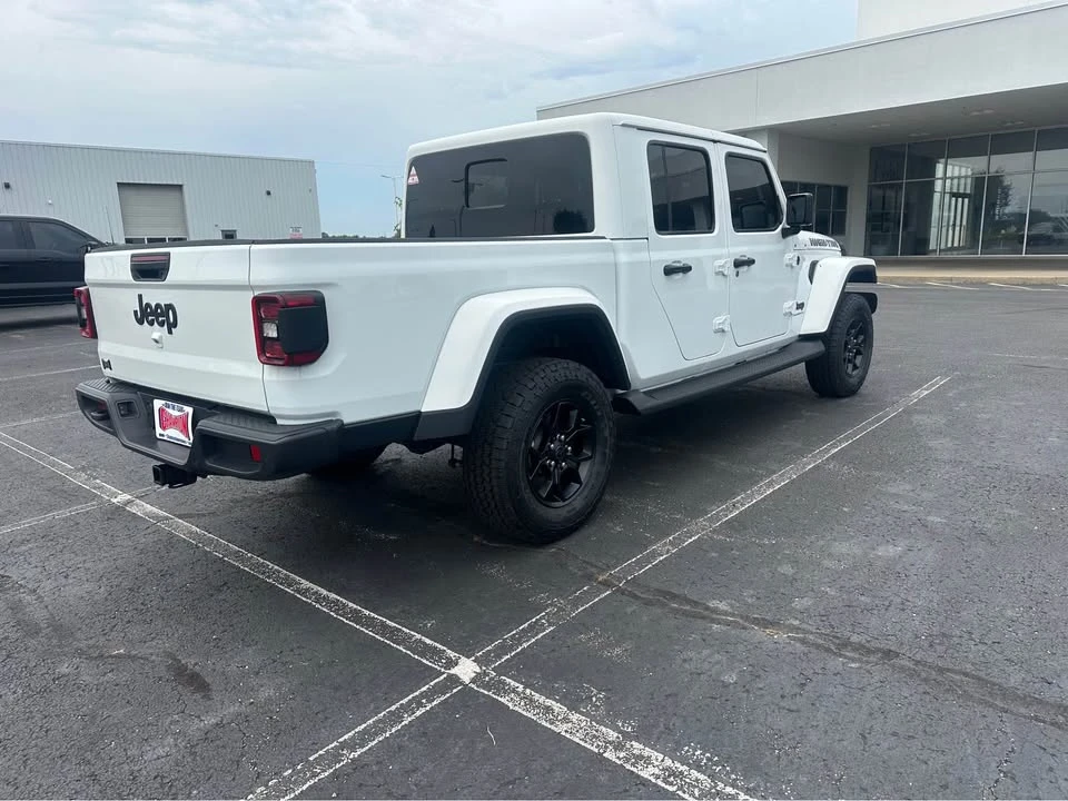 2025 Jeep JT Gladiator - Image 5 of 12