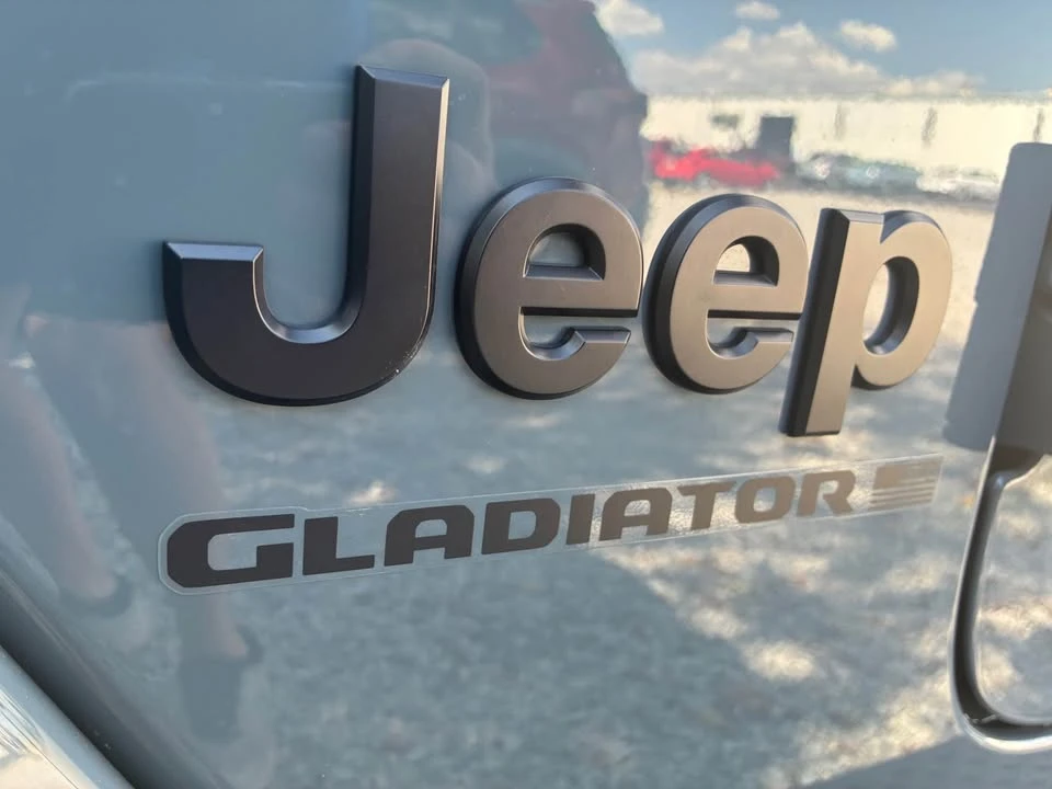 2025 Jeep JT Gladiator - Image 11 of 15
