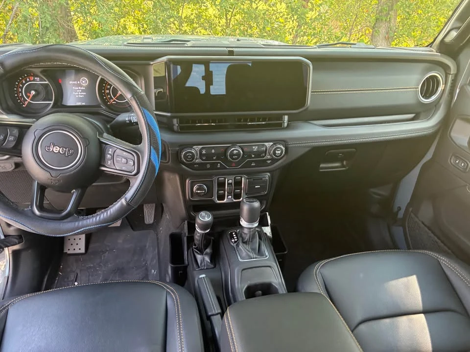 2025 Jeep JT Gladiator - Image 9 of 15