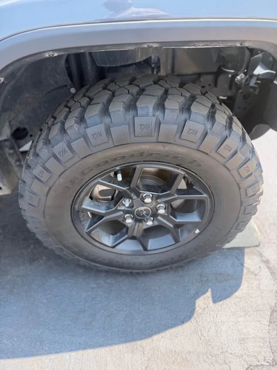 2025 Jeep JT Gladiator - Image 11 of 14
