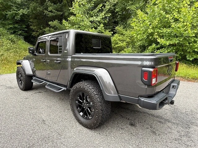 2025 Jeep JT Gladiator - Image 9 of 28