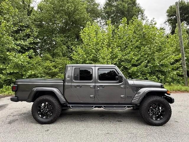 2025 Jeep JT Gladiator - Image 5 of 28