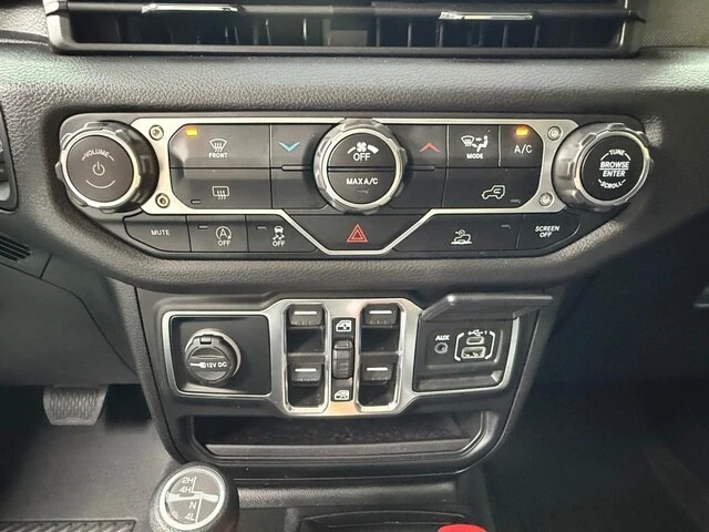2025 Jeep JT Gladiator - Image 23 of 28