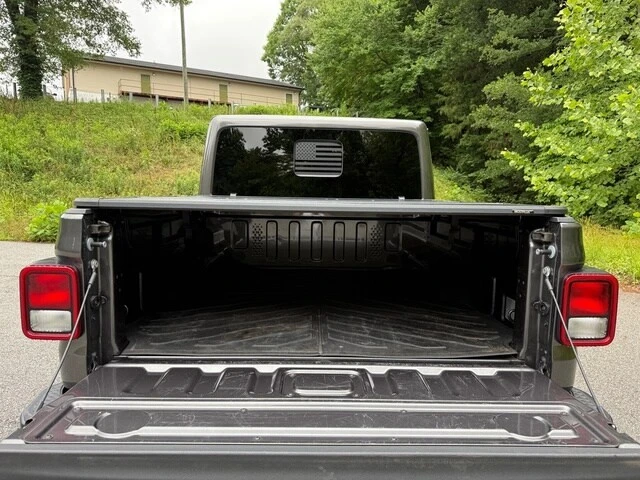 2025 Jeep JT Gladiator - Image 8 of 28
