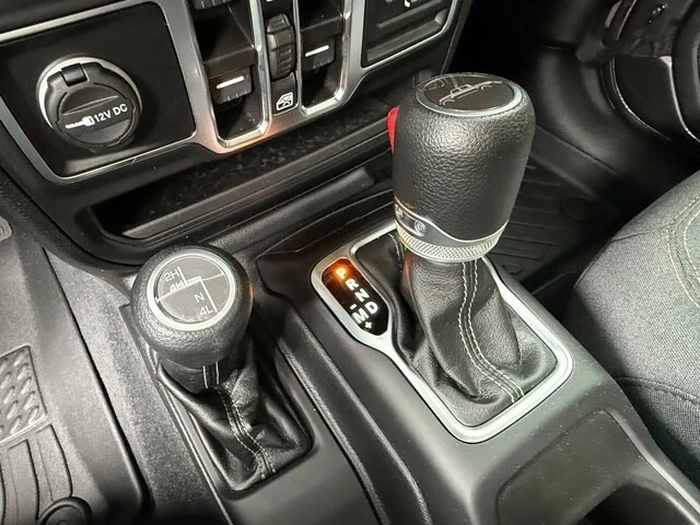 2025 Jeep JT Gladiator - Image 24 of 28