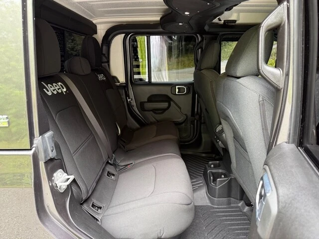 2025 Jeep JT Gladiator - Image 16 of 28