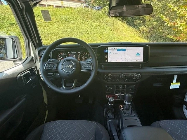 2025 Jeep JT Gladiator - Image 14 of 21
