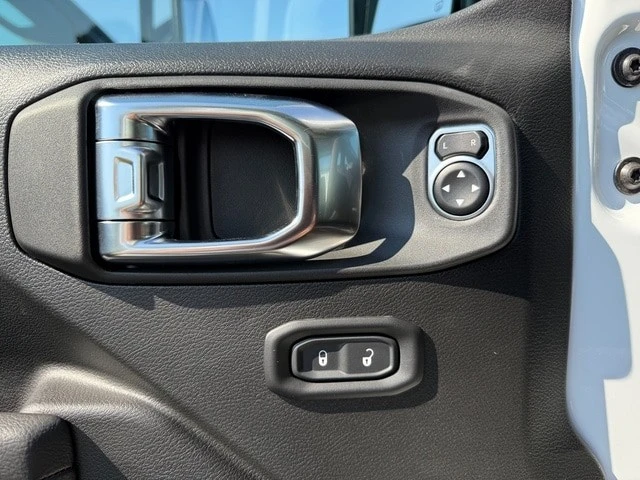2025 Jeep JT Gladiator - Image 16 of 21